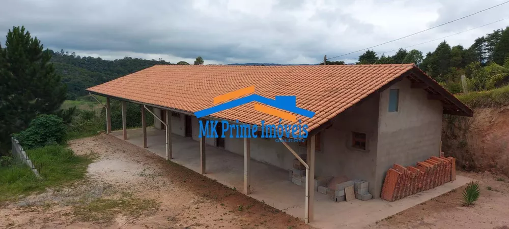 Fazenda à venda com 2 quartos, 140m² - Foto 1