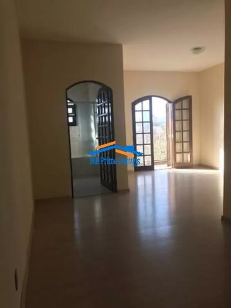 Sobrado à venda com 4 quartos, 256m² - Foto 2