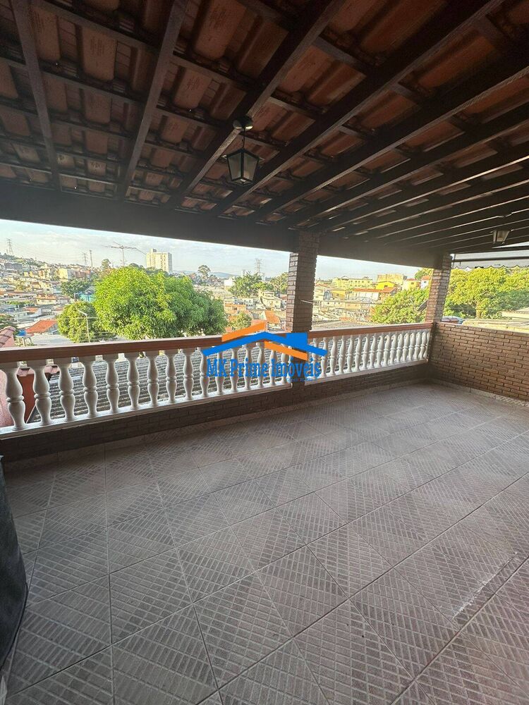 Casa à venda com 3 quartos, 196m² - Foto 2