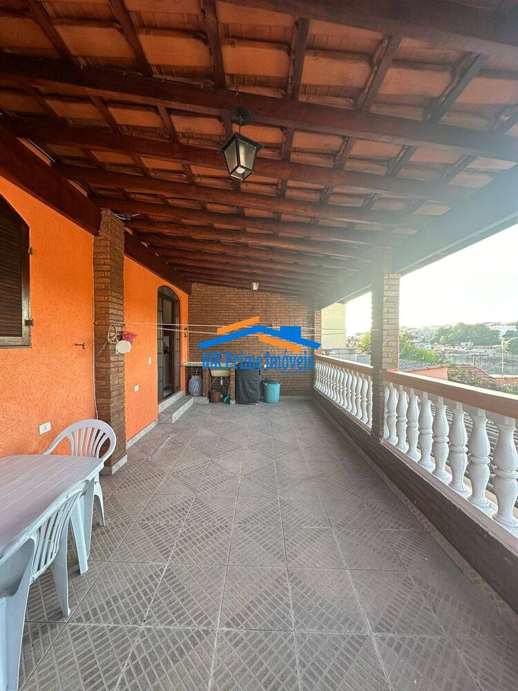 Casa à venda com 3 quartos, 196m² - Foto 1