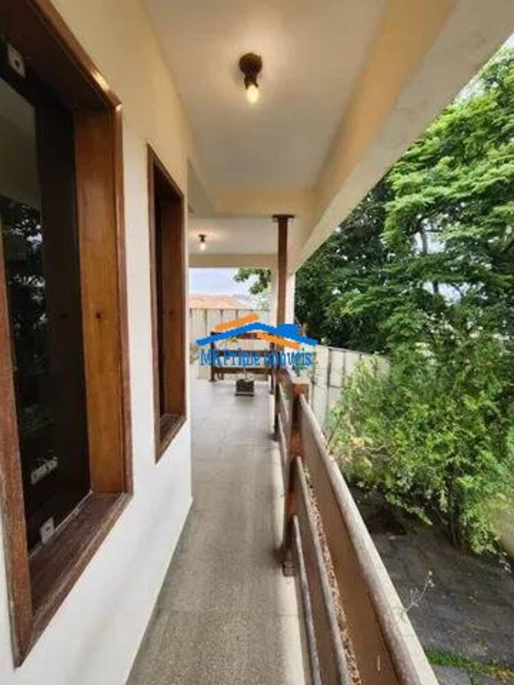 Sobrado à venda com 4 quartos, 300m² - Foto 1