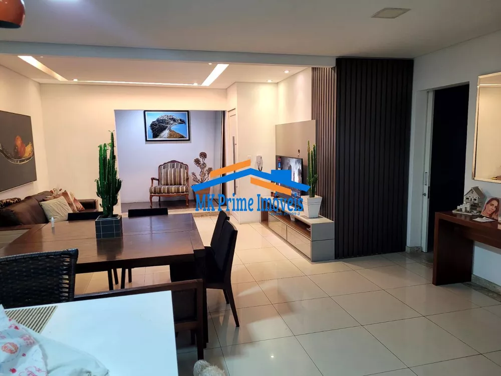 Casa à venda com 5 quartos, 700m² - Foto 2