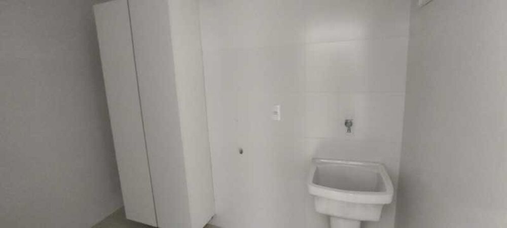 Apartamento à venda com 3 quartos, 130m² - Foto 2