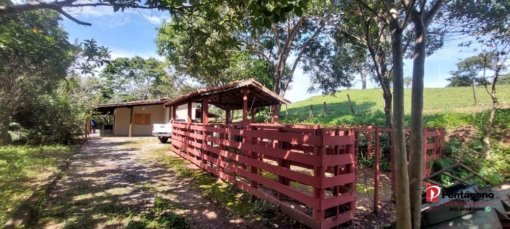 Chácara à venda com 3 quartos, 320m² - Foto 1