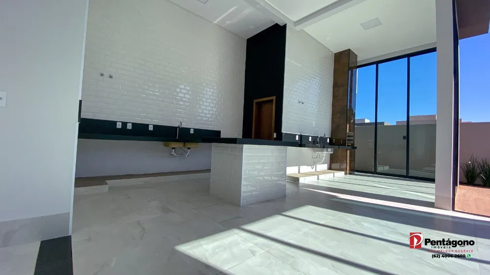 Casa, 3 quartos, 219 m² - Foto 1