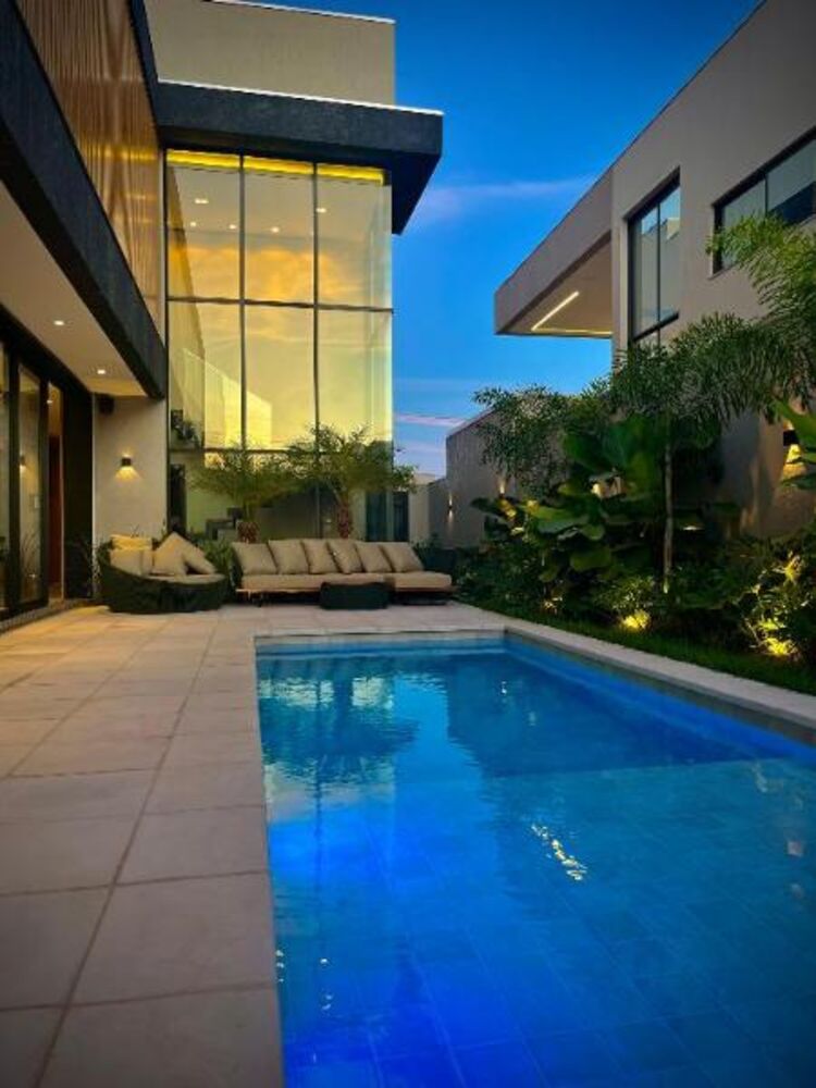 Casa de Condomínio à venda com 4 quartos, 353m² - Foto 1