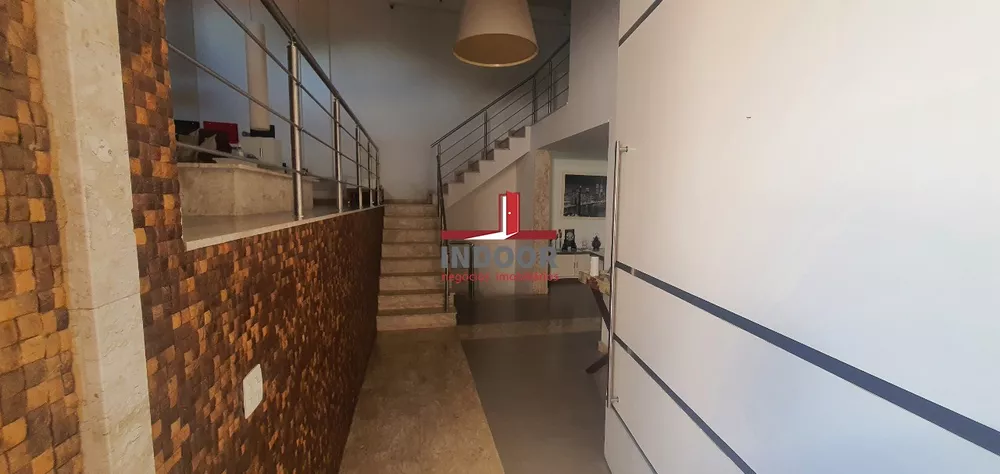 Casa à venda com 3 quartos, 323m² - Foto 2