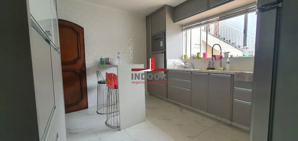 Casa à venda com 3 quartos, 222m² - Foto 13