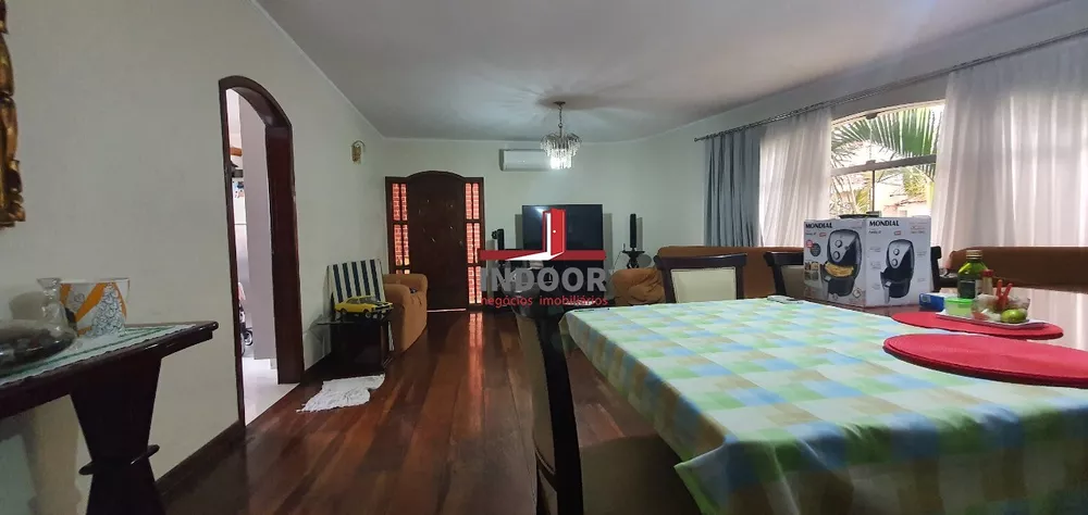 Casa à venda com 3 quartos, 222m² - Foto 8