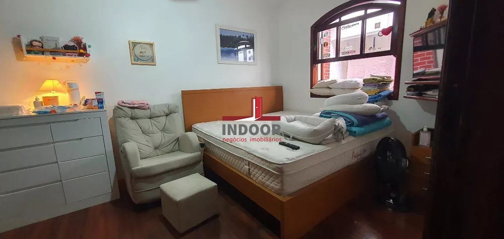 Casa à venda com 3 quartos, 222m² - Foto 18