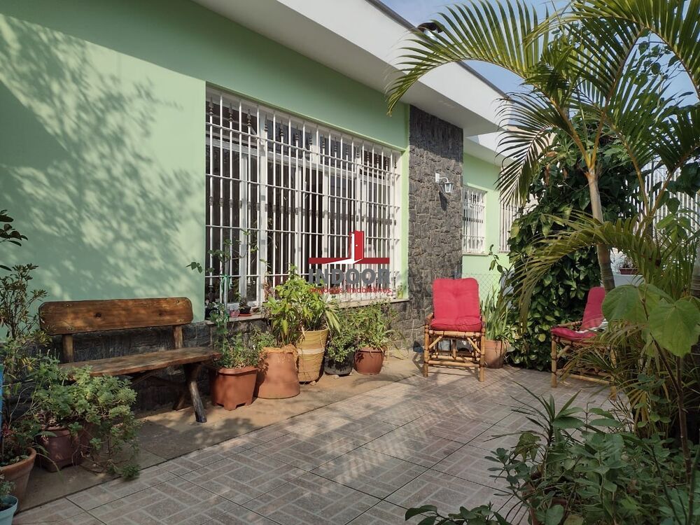 Casa à venda com 3 quartos, 197m² - Foto 1