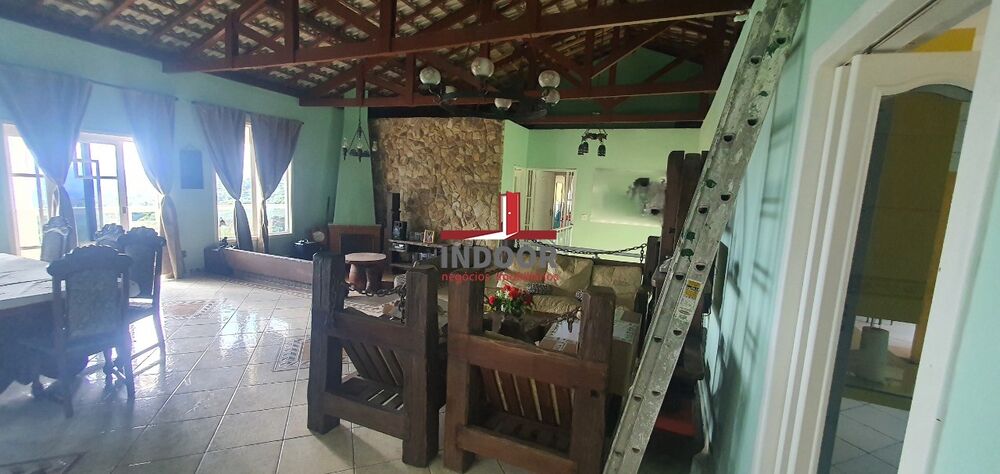 Casa à venda com 3 quartos, 600m² - Foto 2