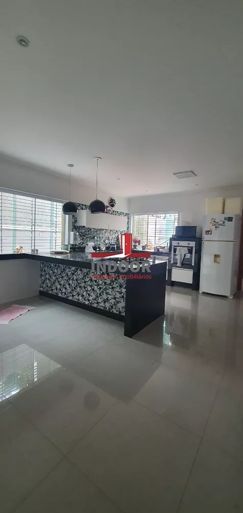 Casa à venda com 3 quartos, 279m² - Foto 8