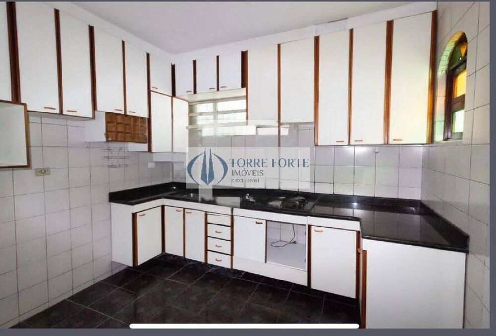 Casa à venda com 3 quartos, 210m² - Foto 1