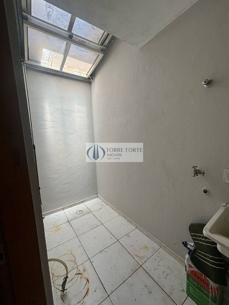 Casa à venda com 2 quartos, 54m² - Foto 2