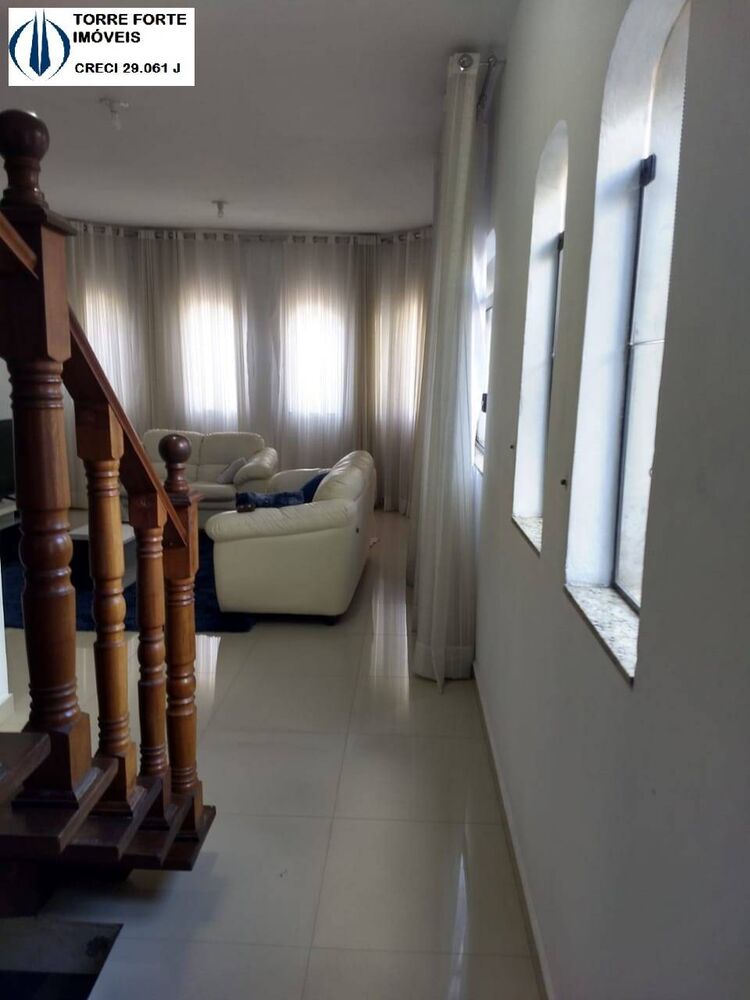Sobrado à venda com 2 quartos, 190m² - Foto 2