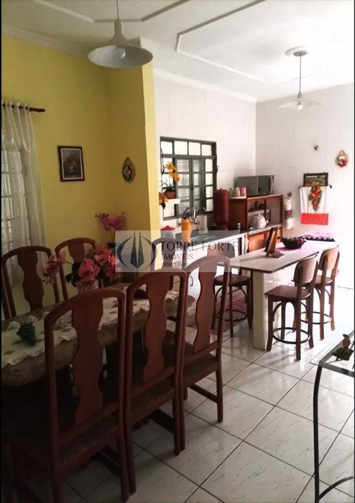 Casa, 6 quartos, 157 m² - Foto 1