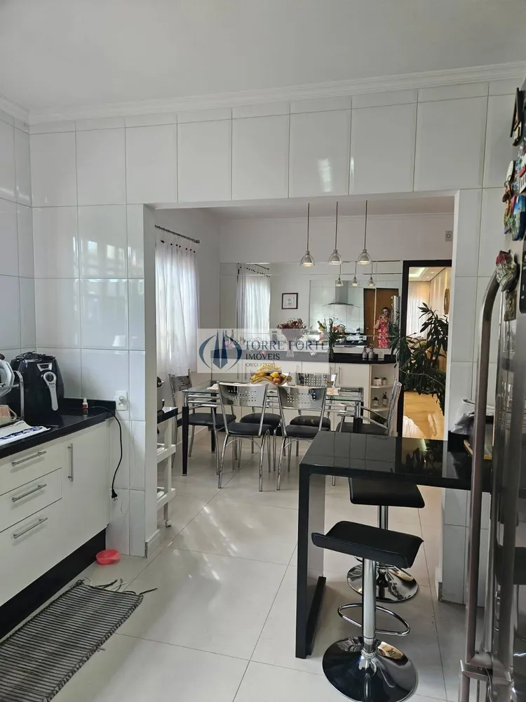 Casa, 3 quartos, 200 m² - Foto 1