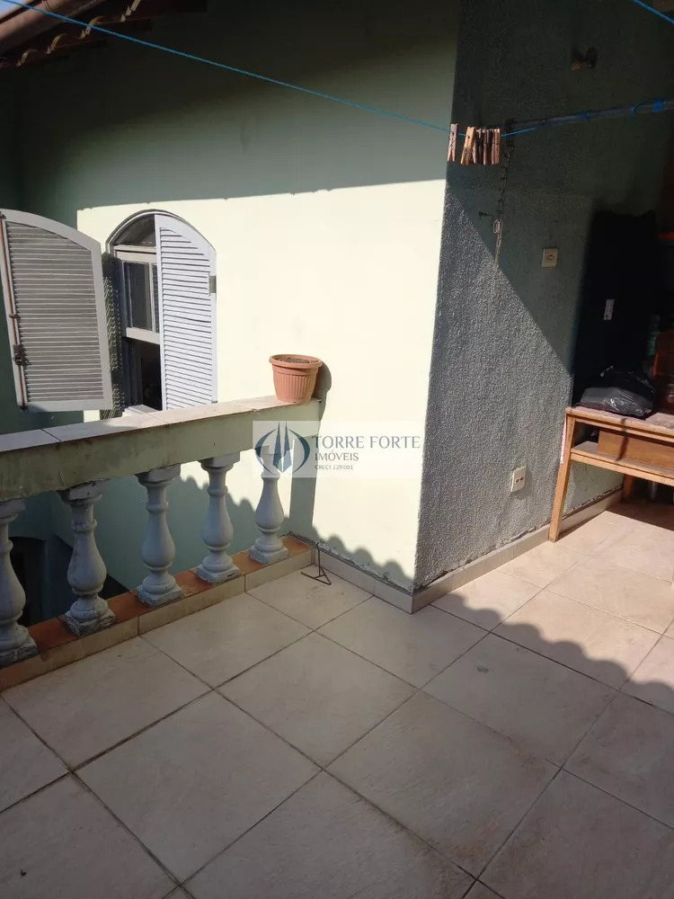 Sobrado à venda com 3 quartos, 200m² - Foto 2