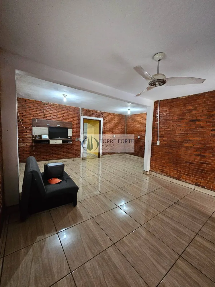 Casa, 3 quartos, 236 m² - Foto 1