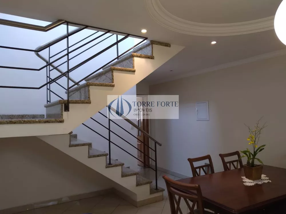 Casa à venda com 3 quartos, 226m² - Foto 4