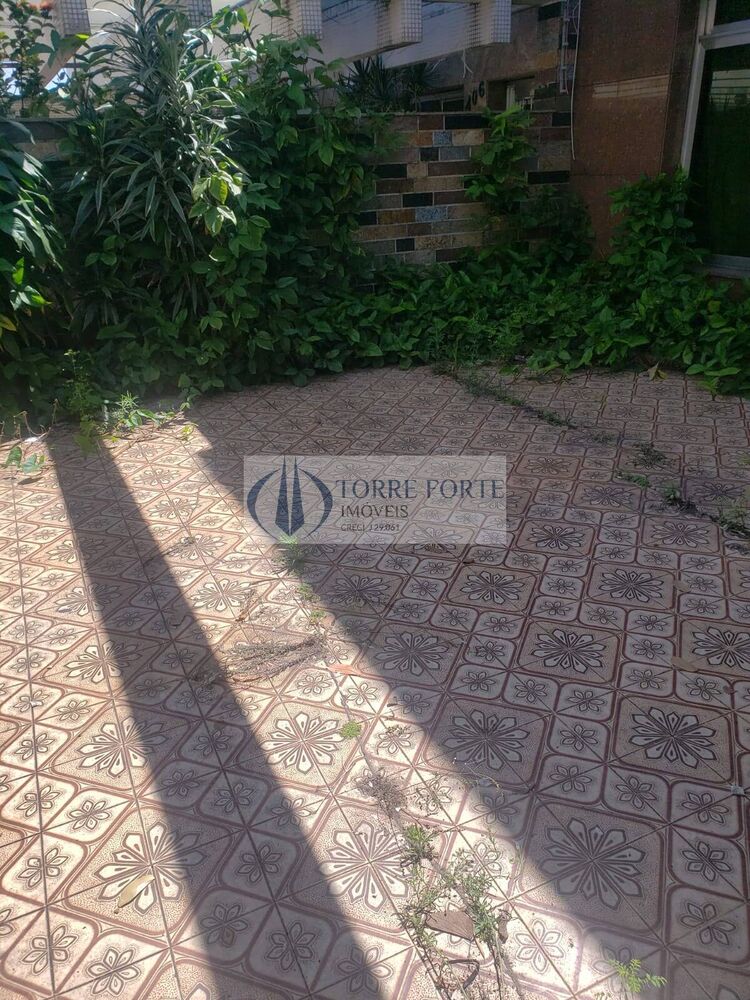 Casa à venda com 4 quartos, 240m² - Foto 2