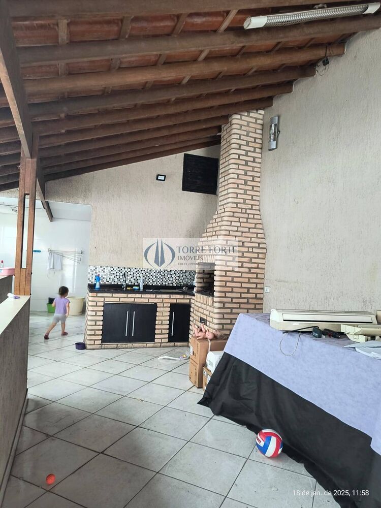 Casa, 3 quartos, 168 m² - Foto 2