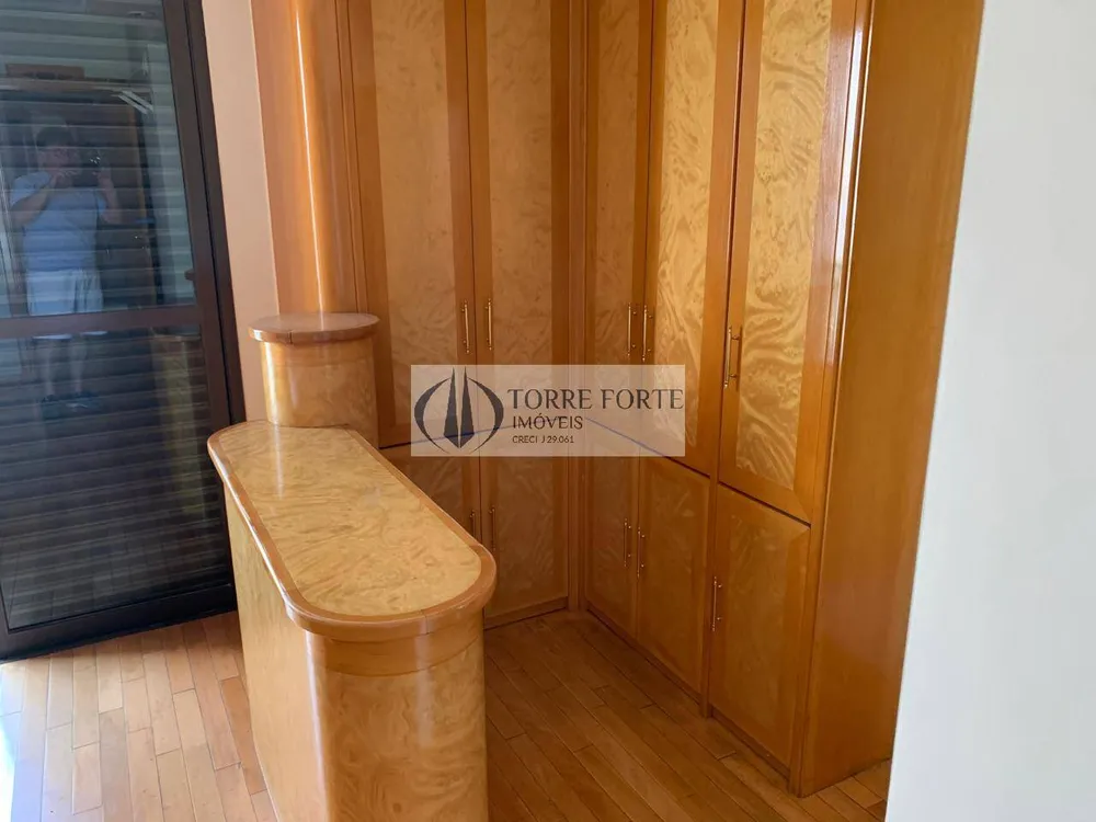 Apartamento, 3 quartos, 250 m² - Foto 1