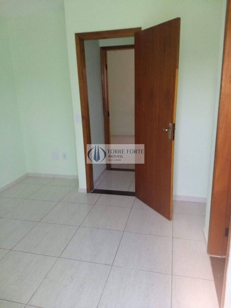 Casa à venda com 2 quartos, 70m² - Foto 3