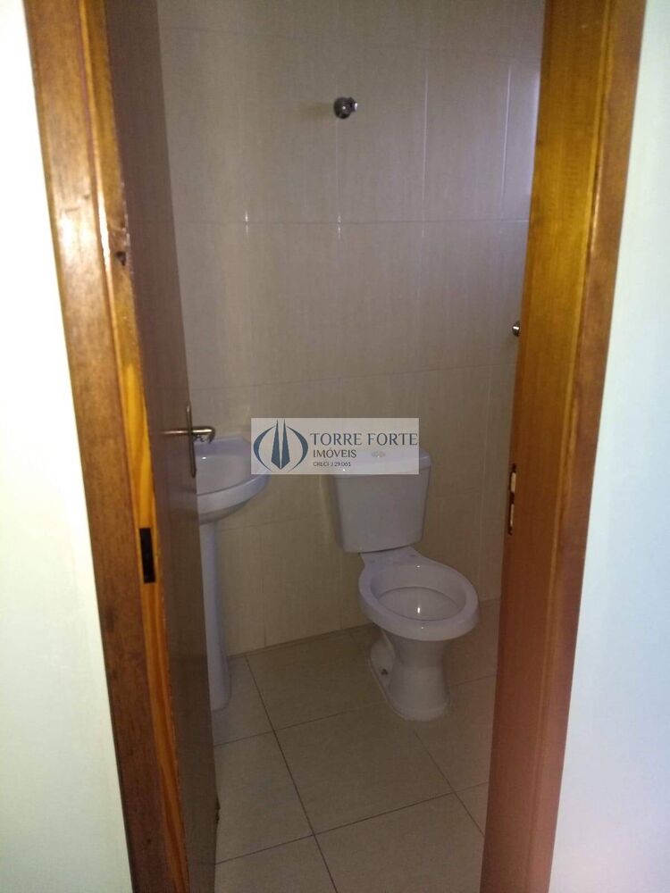 Casa à venda com 2 quartos, 70m² - Foto 2
