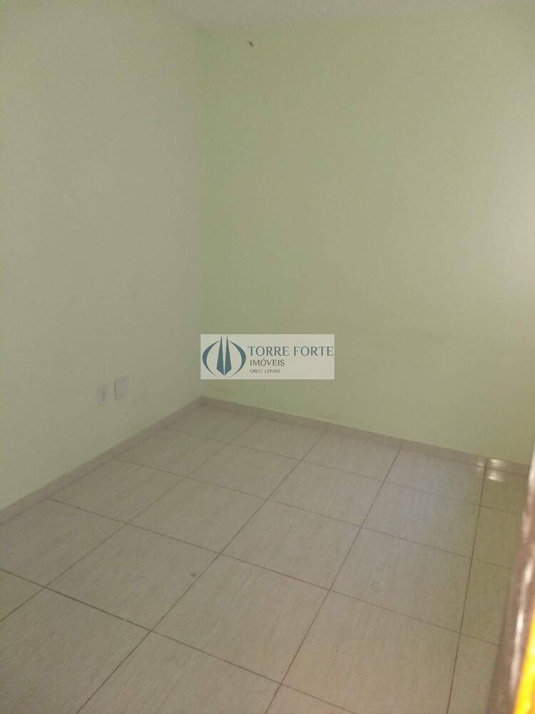 Casa à venda com 2 quartos, 70m² - Foto 5