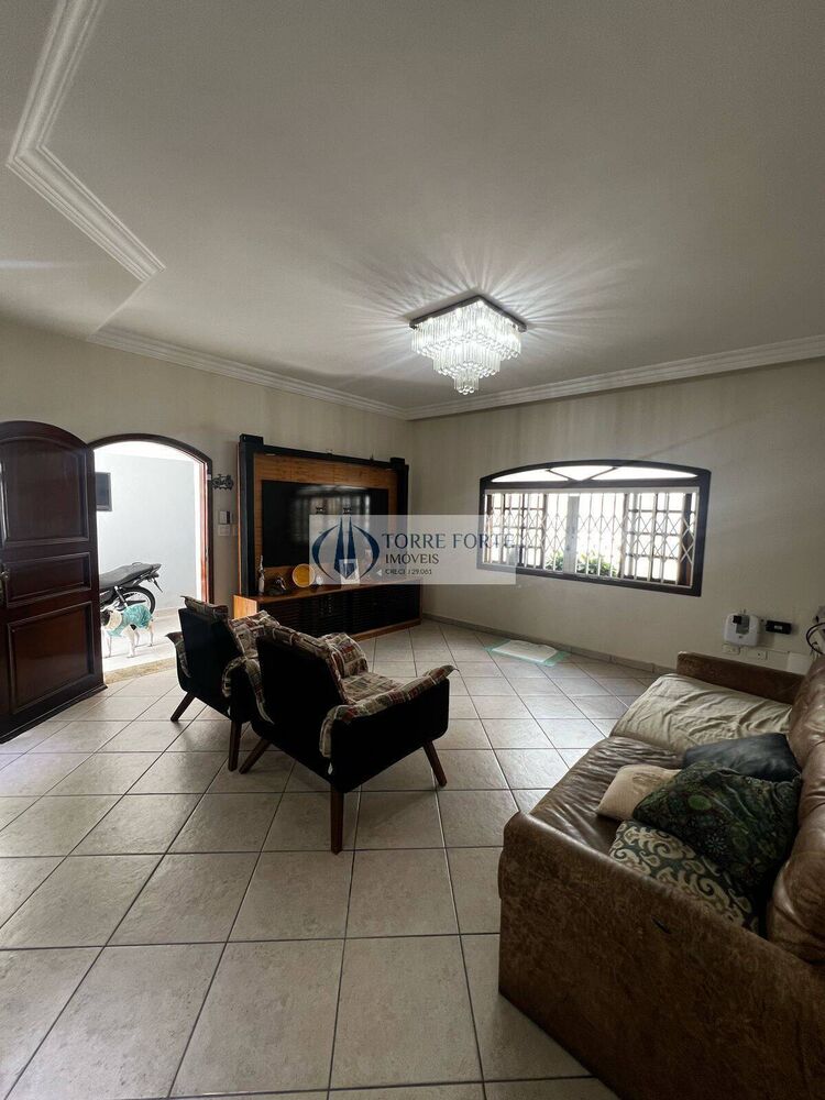 Casa à venda com 4 quartos, 235m² - Foto 3