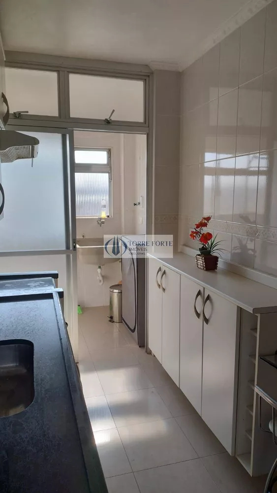 Apartamento à venda com 2 quartos, 65m² - Foto 3