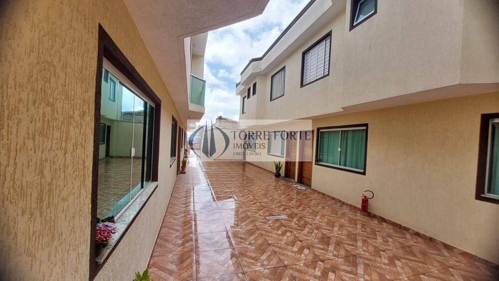 Casa à venda com 3 quartos, 70m² - Foto 1