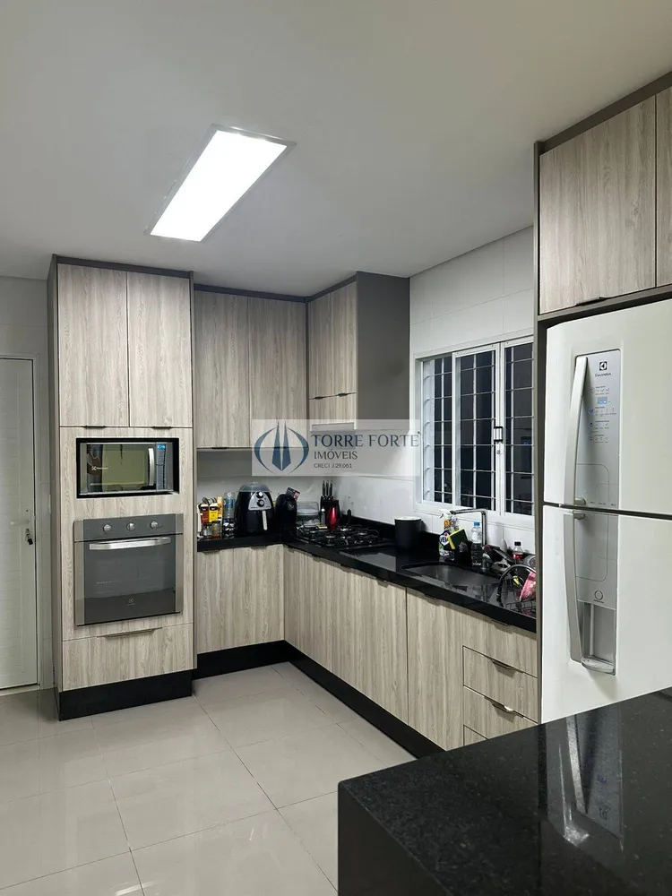 Casa, 3 quartos, 236 m² - Foto 1