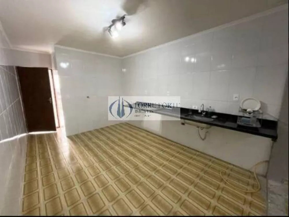 Casa à venda com 3 quartos, 200m² - Foto 2