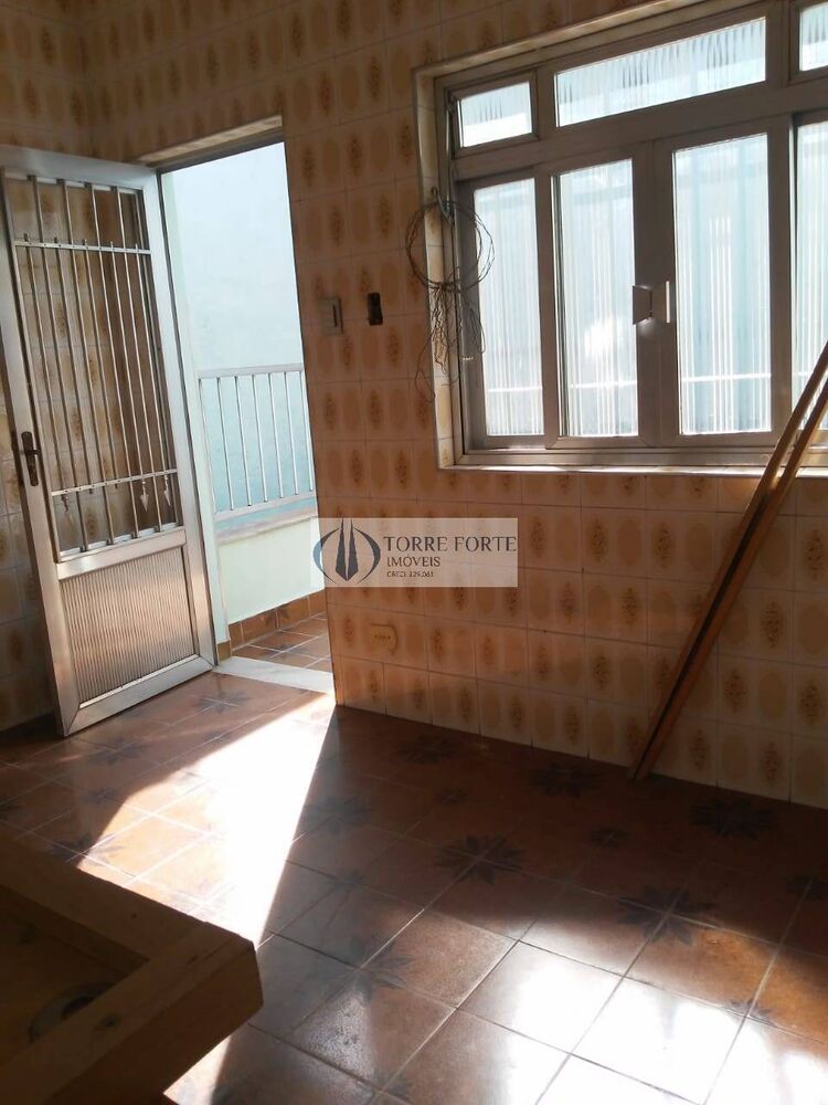 Sobrado à venda com 4 quartos, 220m² - Foto 4