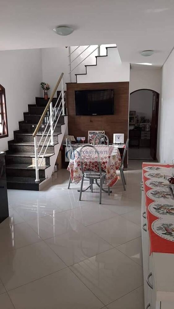 Casa à venda com 4 quartos, 300m² - Foto 1