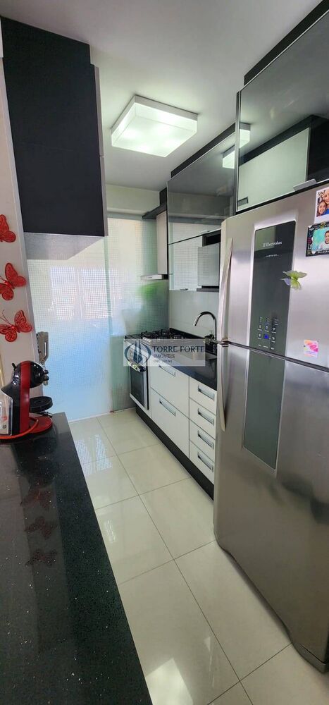 Apartamento à venda com 2 quartos, 70m² - Foto 2