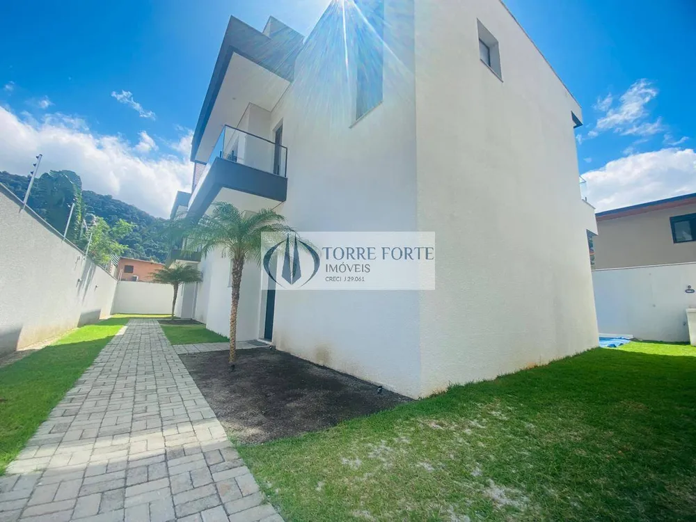 Casa, 3 quartos, 222 m² - Foto 2