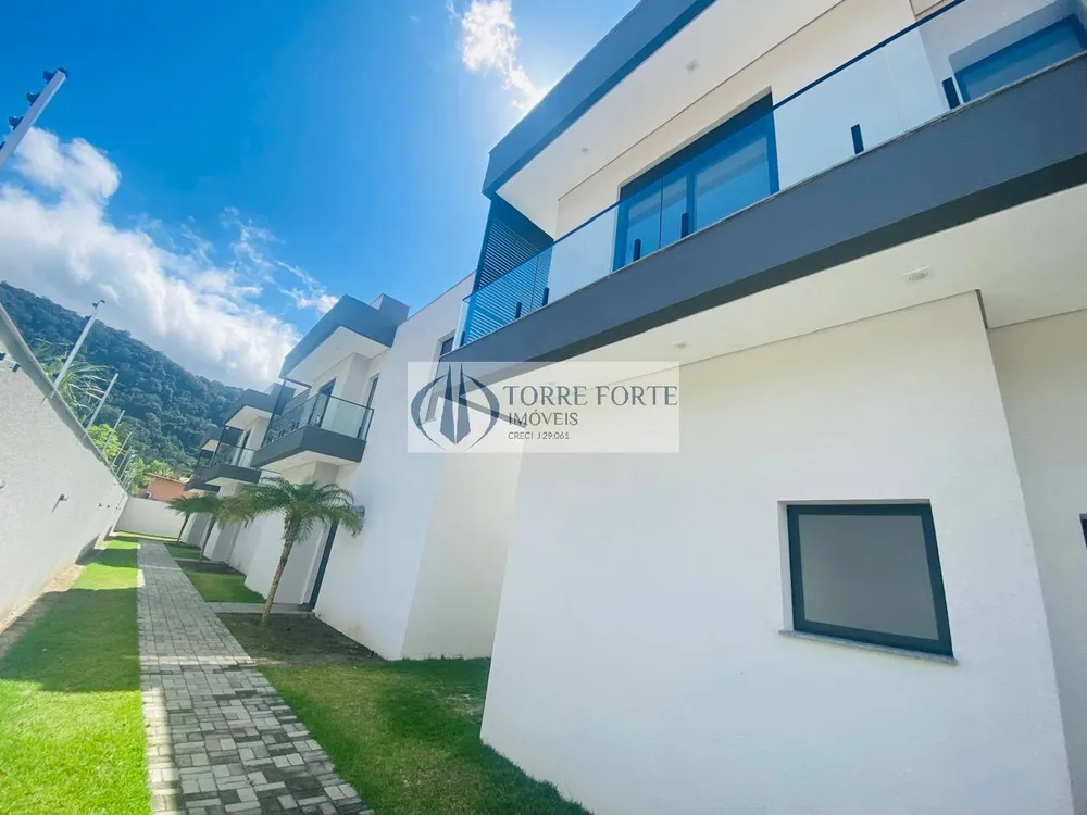 Casa, 3 quartos, 222 m² - Foto 1