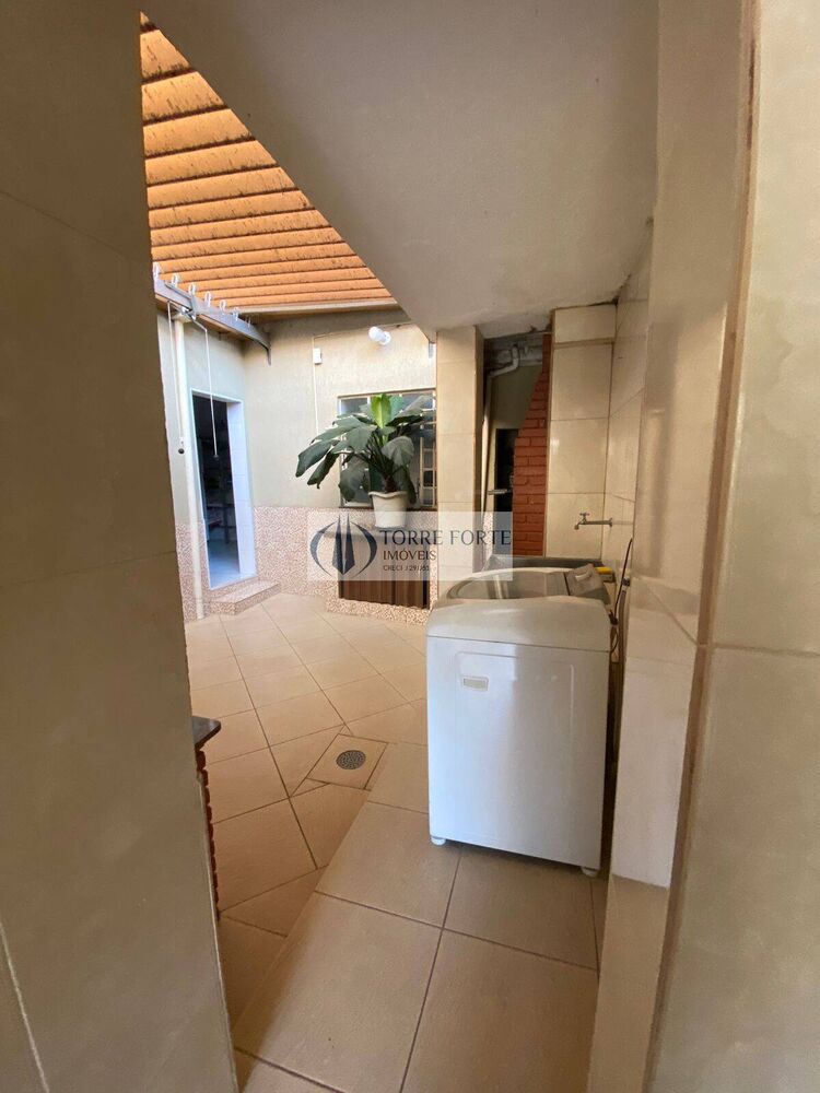 Casa, 4 quartos, 225 m² - Foto 4
