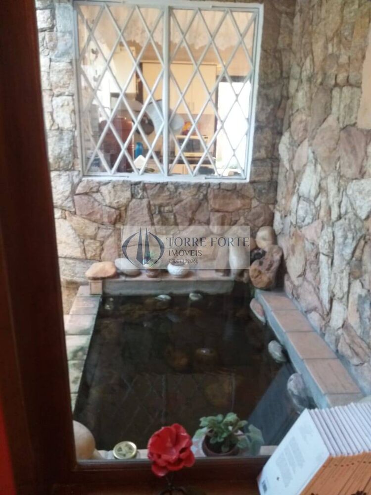 Casa à venda com 3 quartos, 198m² - Foto 4