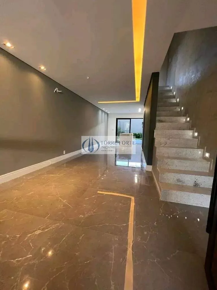 Sobrado à venda com 3 quartos, 260m² - Foto 1