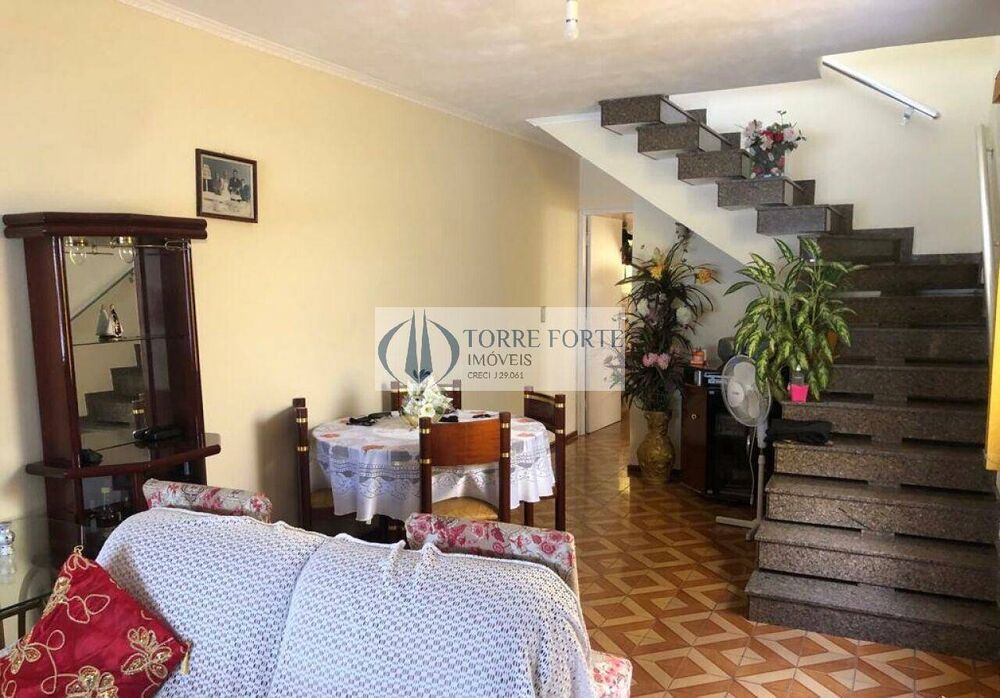 Casa à venda com 3 quartos, 149m² - Foto 1