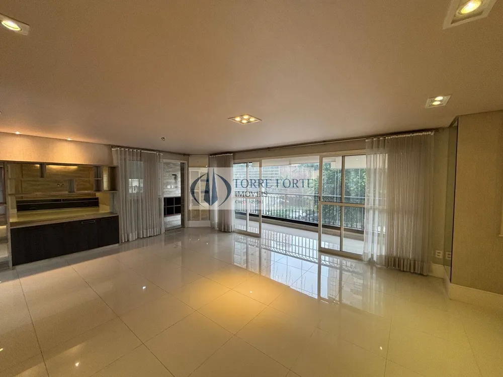 Apartamento, 3 quartos, 215 m² - Foto 2