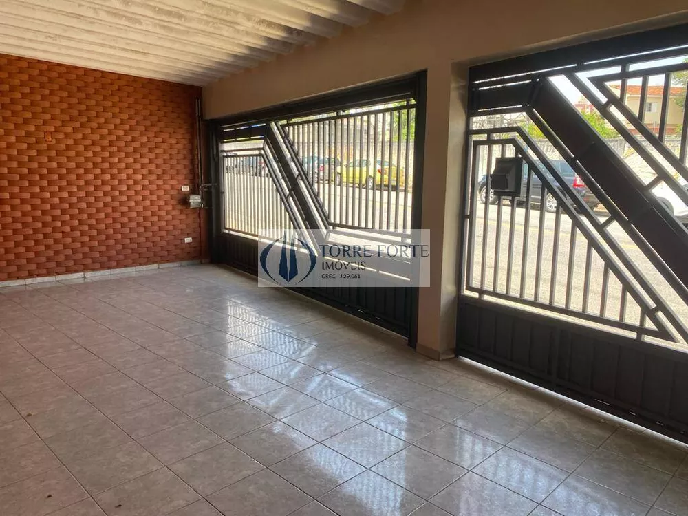 Sobrado à venda com 3 quartos, 240m² - Foto 1