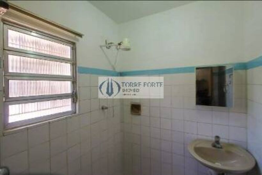 Casa à venda com 2 quartos, 301m² - Foto 2