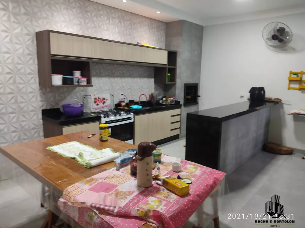 Casa à venda com 3 quartos, 201m² - Foto 4