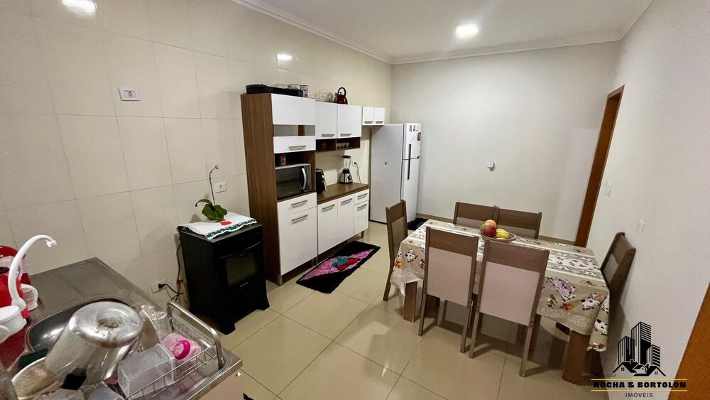 Casa à venda com 3 quartos, 110m² - Foto 1